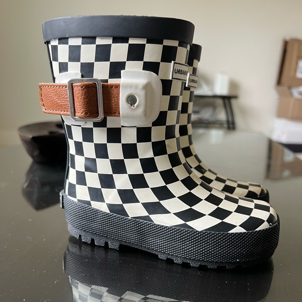 Urban pines co rain boots